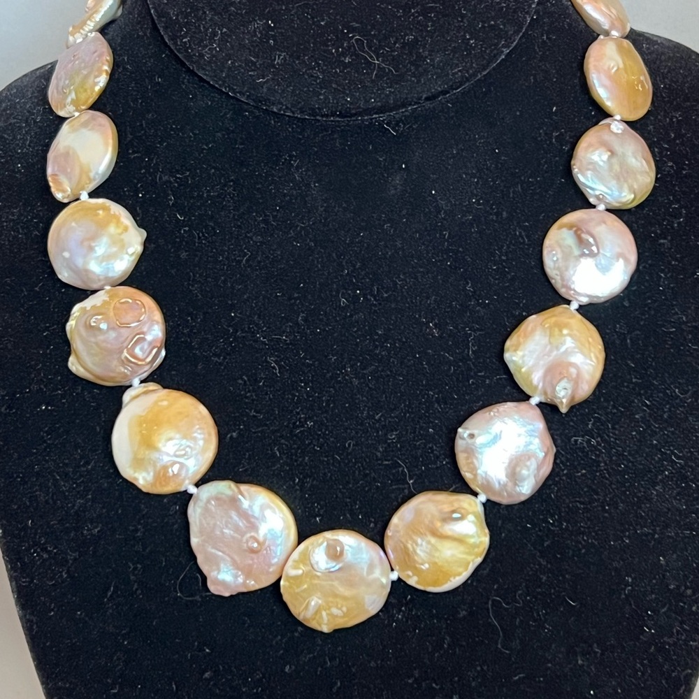 NWOT Cultured Freshwater Coin Pearl Necklace. 19”. Pink and Gray Tones.